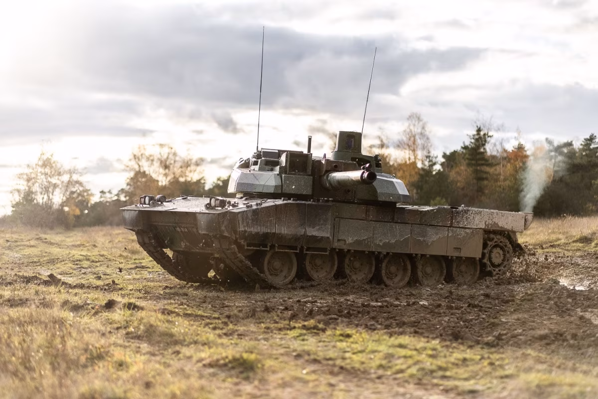 Leclerc XLR main battle tank maneuvering through muddy terrain during field trials, showing its modular armor panels, low turret profile, and remotely operated weapon station on the turret roof
