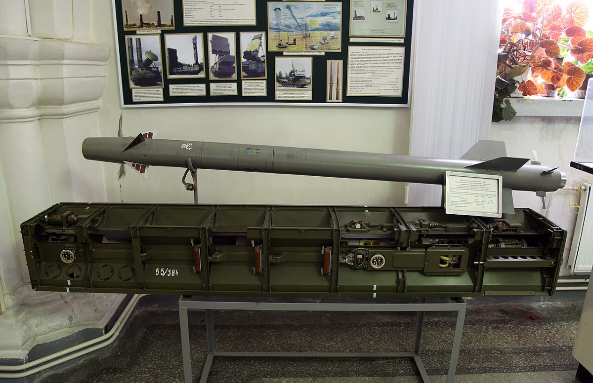 9M37 surface-to-air missile displayed outside its launch canister, showing the duck-configuration airframe and seeker head